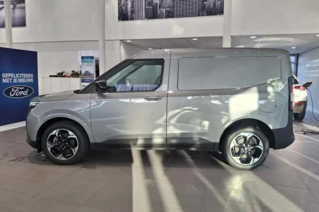 Ford E-Transit Courier (2026) thumbnail 3
