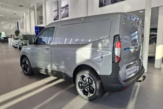 Ford E-Transit Courier (2026) thumbnail 4