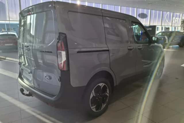 Ford E-Transit Courier (2026) thumbnail 6