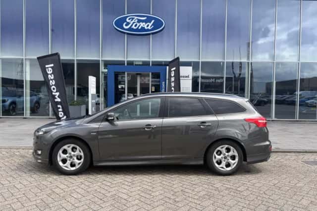 Ford Focus (2018) thumbnail 2