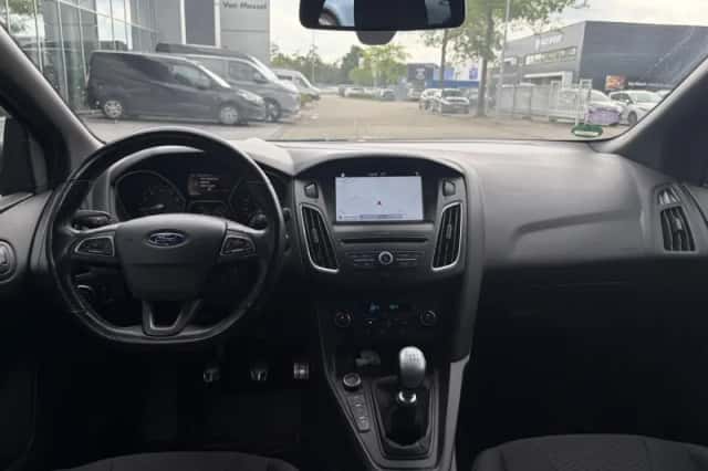 Ford Focus (2018) thumbnail 23