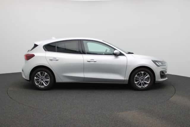 Ford Focus (2023) thumbnail 6