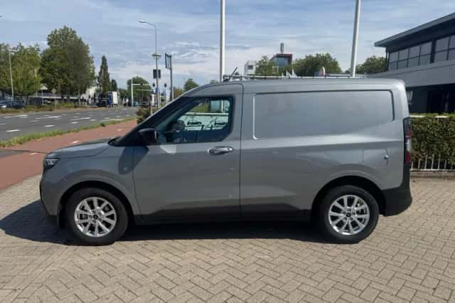 Ford Transit Courier (2024) thumbnail 2