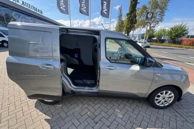 Ford Transit Courier (2024) thumbnail 3