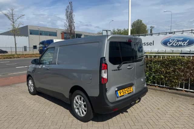 Ford Transit Courier (2024) thumbnail 4