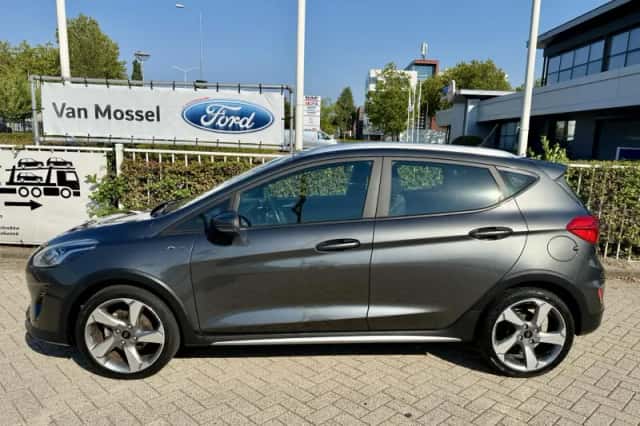 Ford Fiesta (2018) thumbnail 2