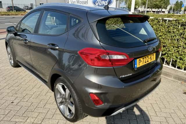 Ford Fiesta (2018) thumbnail 3