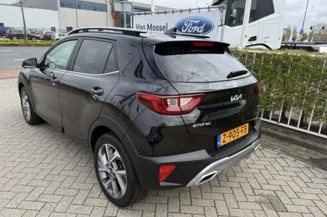 Kia Stonic (2024) thumbnail 3