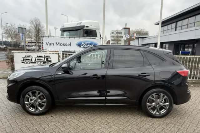 Ford Kuga (2023) thumbnail 2