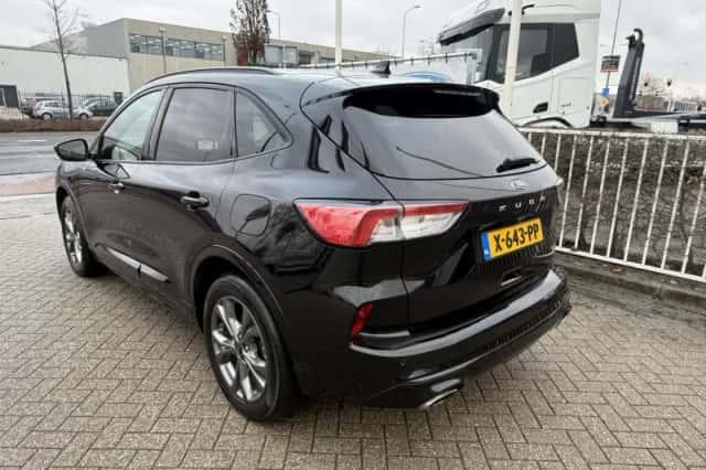 Ford Kuga (2023) thumbnail 3