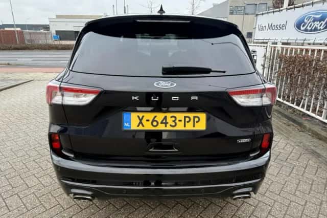 Ford Kuga (2023) thumbnail 4