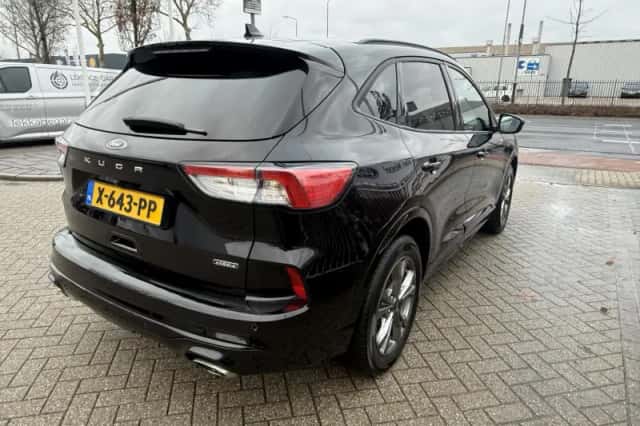 Ford Kuga (2023) thumbnail 5