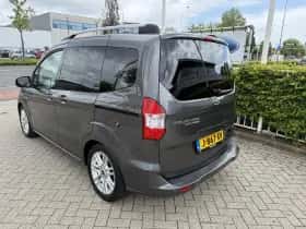 Ford Tourneo Courier (2020) thumbnail 3