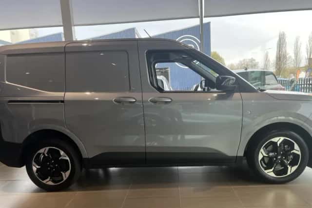 Ford E-Transit (2025) thumbnail 3