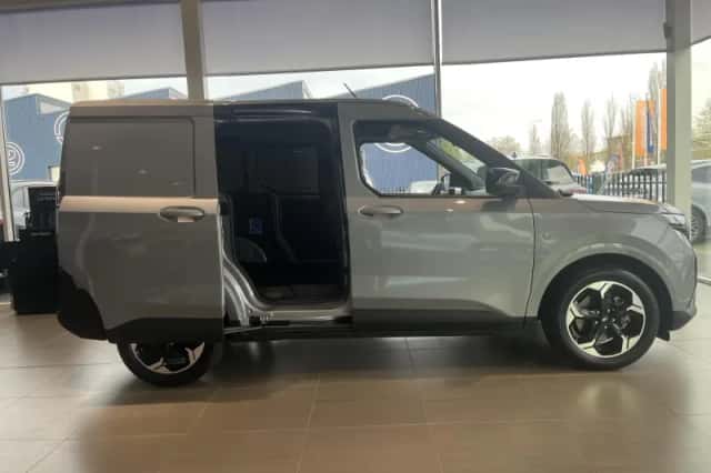 Ford E-Transit (2025) thumbnail 4