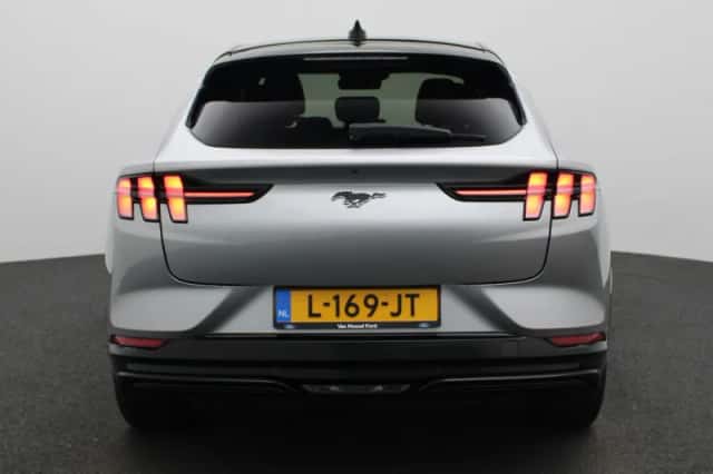 Ford Mustang Mach-E (2021) thumbnail 5