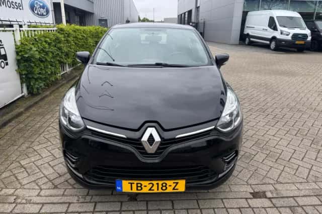 Renault Clio (2018) thumbnail 2
