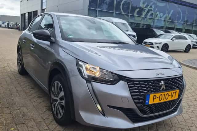 Peugeot e-208 (2022) thumbnail 3