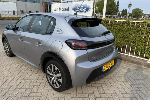 Peugeot e-208 (2022) thumbnail 3