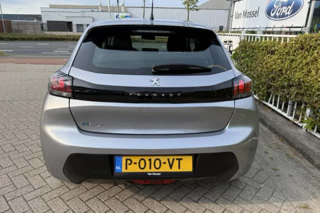 Peugeot e-208 (2022) thumbnail 4