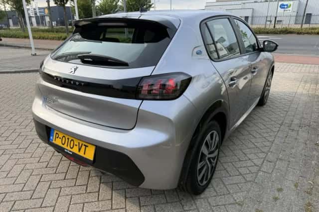 Peugeot e-208 (2022) thumbnail 5