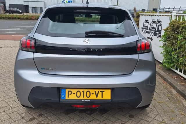 Peugeot e-208 (2022) thumbnail 6