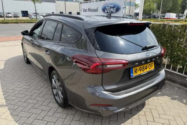 Ford Focus (2022) thumbnail 3