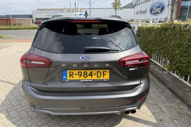 Ford Focus (2022) thumbnail 4