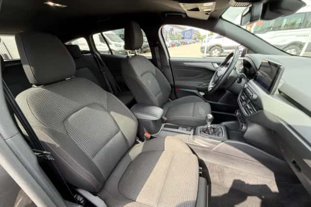 Ford Focus (2022) thumbnail 6