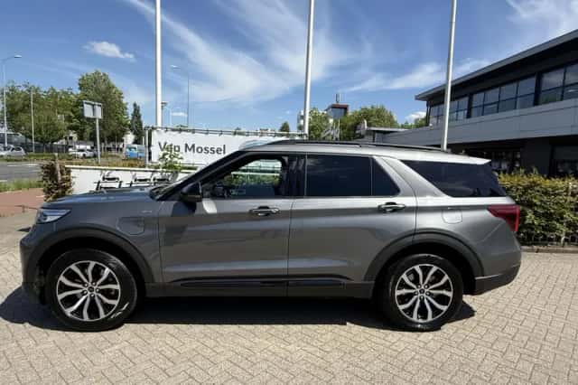 Ford Explorer (2024) thumbnail 2