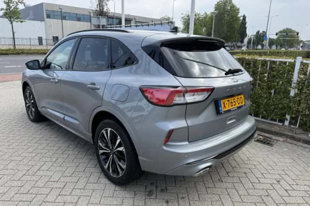 Ford Kuga (2023) thumbnail 3