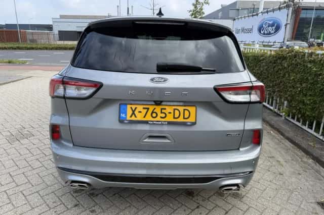Ford Kuga (2023) thumbnail 4