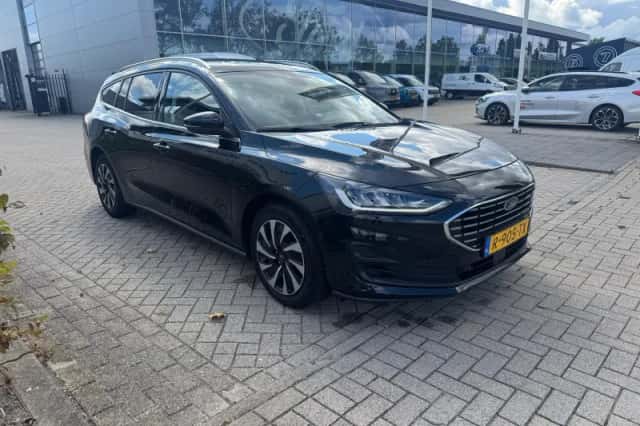 Ford Focus (2022) thumbnail 2