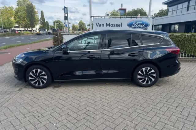 Ford Focus (2022) thumbnail 3