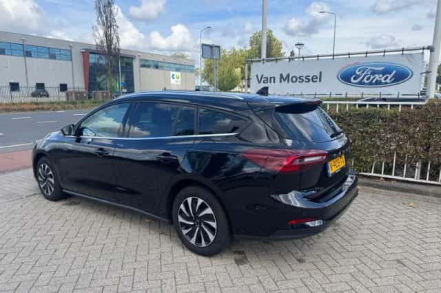 Ford Focus (2022) thumbnail 4