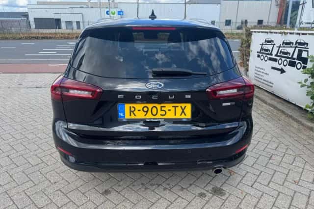 Ford Focus (2022) thumbnail 5