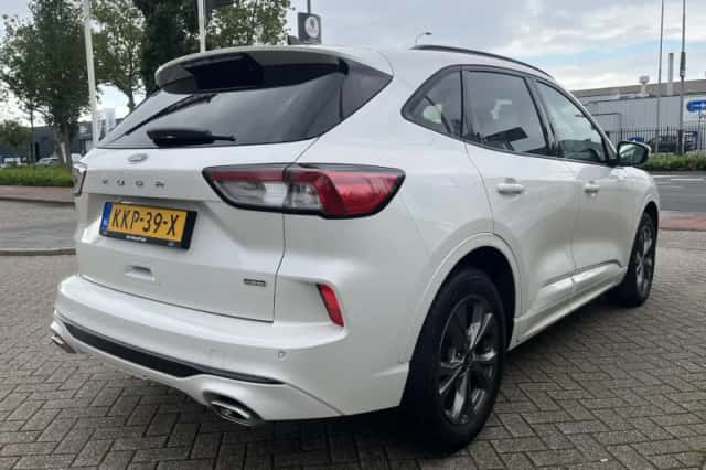 Ford Kuga (2021) thumbnail 4