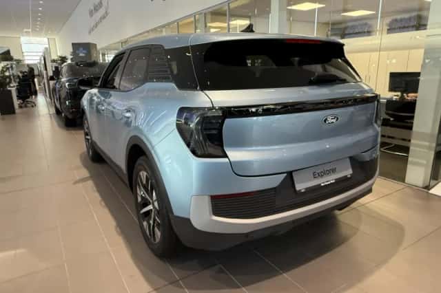 Ford Explorer (2026) thumbnail 4