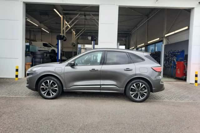 Ford Kuga (2023) thumbnail 2