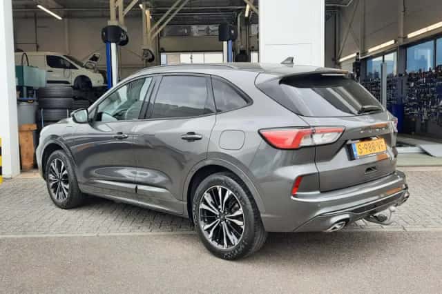 Ford Kuga (2023) thumbnail 3