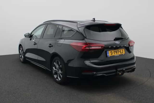 Ford Focus (2023) thumbnail 2