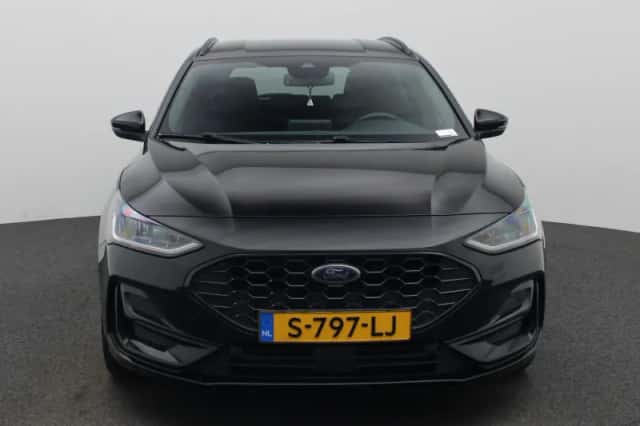 Ford Focus (2023) thumbnail 3
