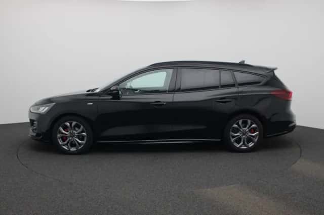 Ford Focus (2023) thumbnail 4
