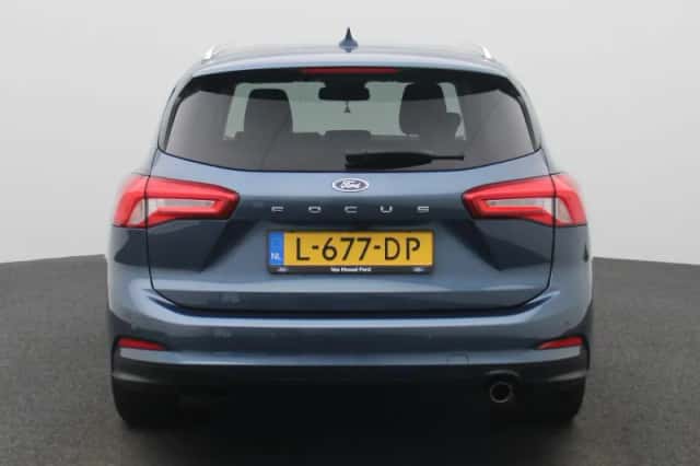 Ford Focus (2021) thumbnail 5