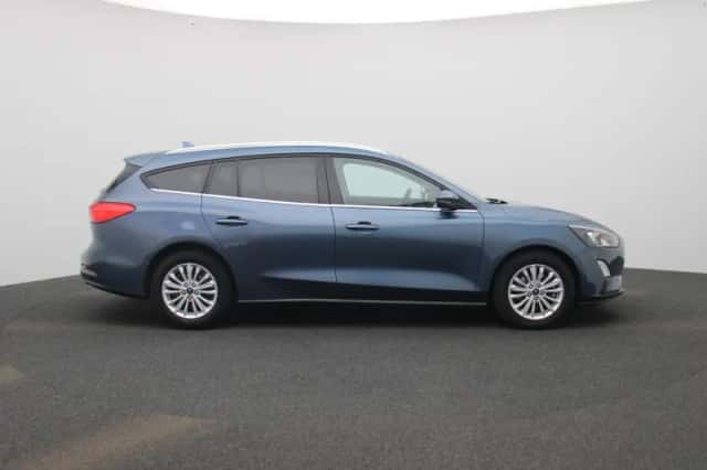 Ford Focus (2021) thumbnail 6