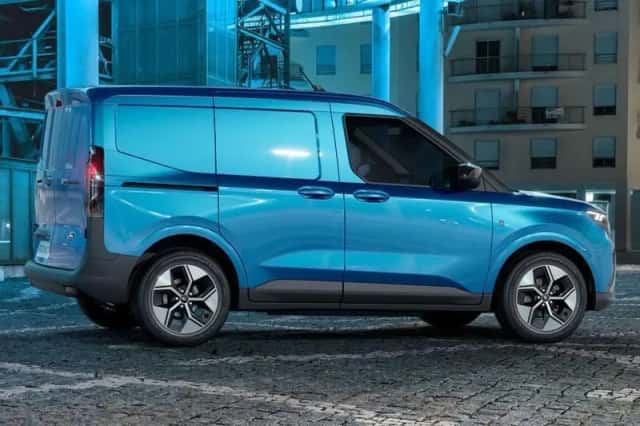 Ford E-Transit Courier (2025) thumbnail 2