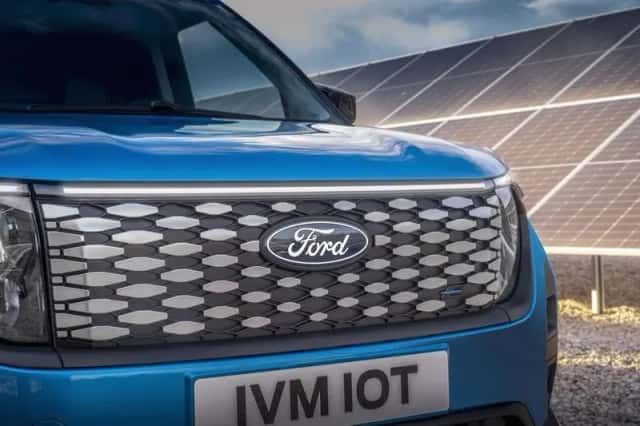 Ford E-Transit Courier (2025) thumbnail 3