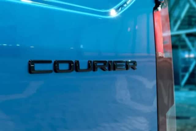 Ford E-Transit Courier (2025) thumbnail 6