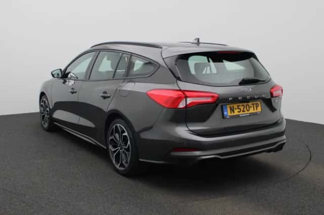 Ford Focus (2022) thumbnail 2