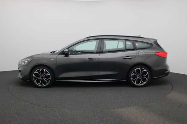 Ford Focus (2022) thumbnail 4